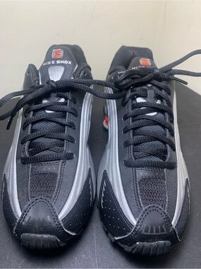 Youth Nike Shox Sneakers (Size 5Y US) Great Condition